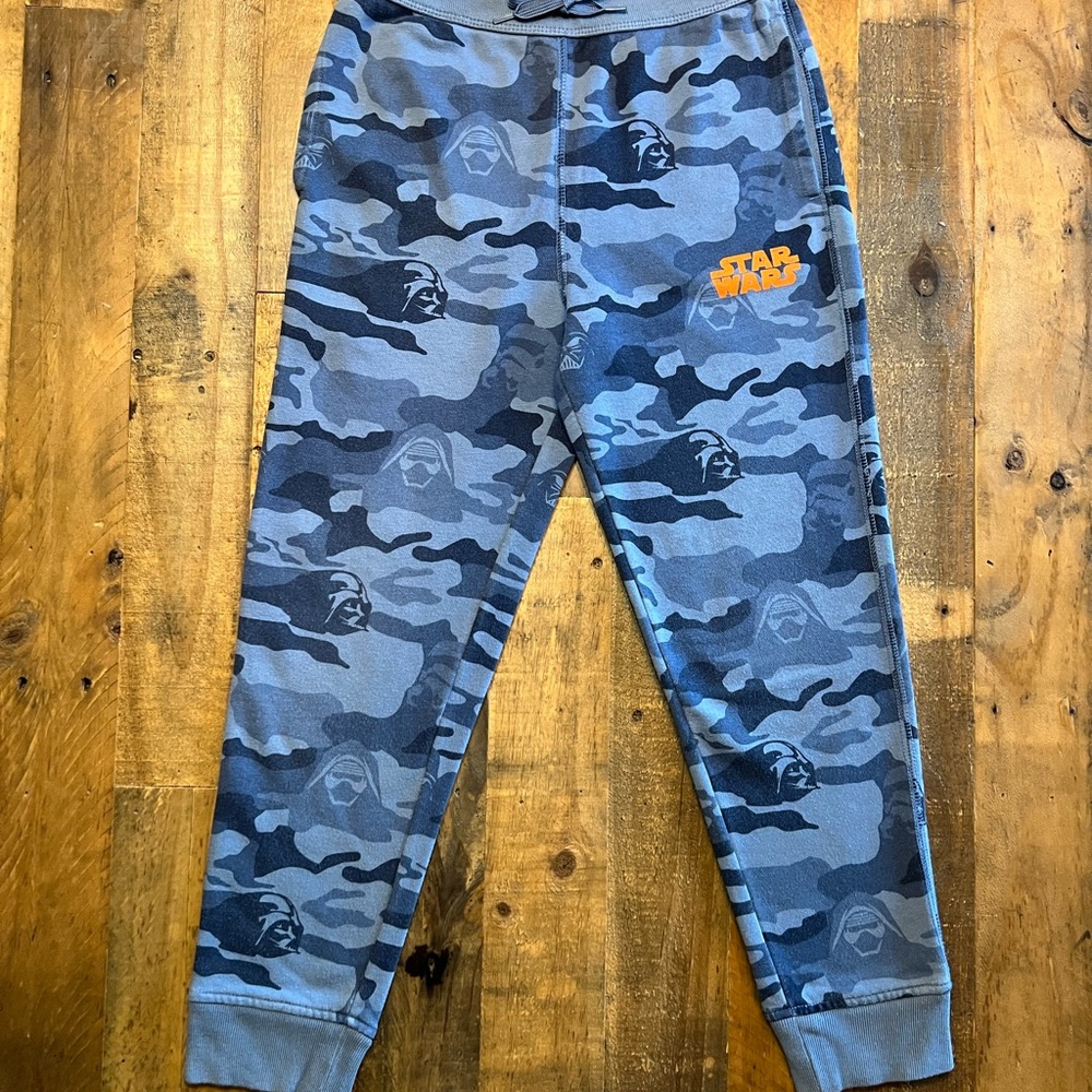 Gap Boys size M Star Wars joggers